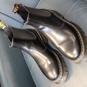DR. MARTENS AirWair Chelsea Boots